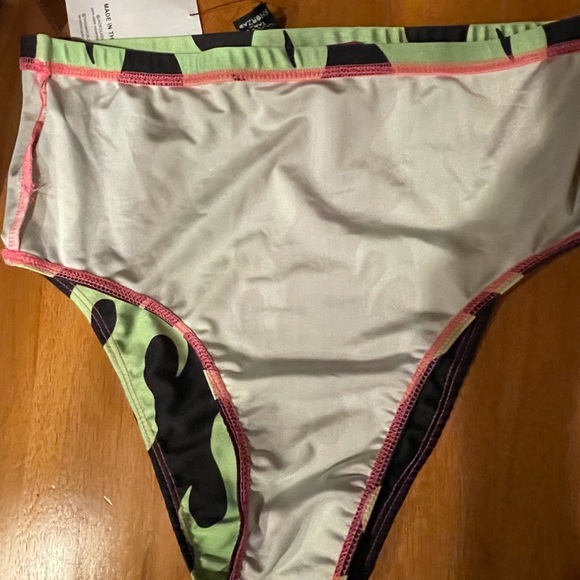 JADE CLARK X TARA KHOZA
New with tags - Picture 9 of 10